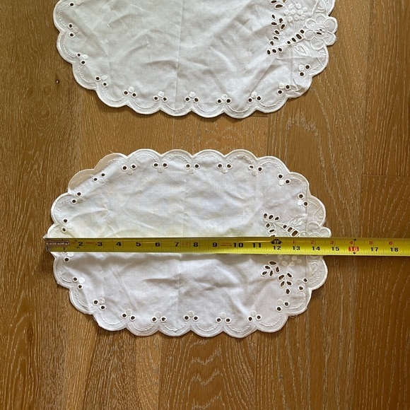 Elegant White Lace Placemats - Picture 7 of 11